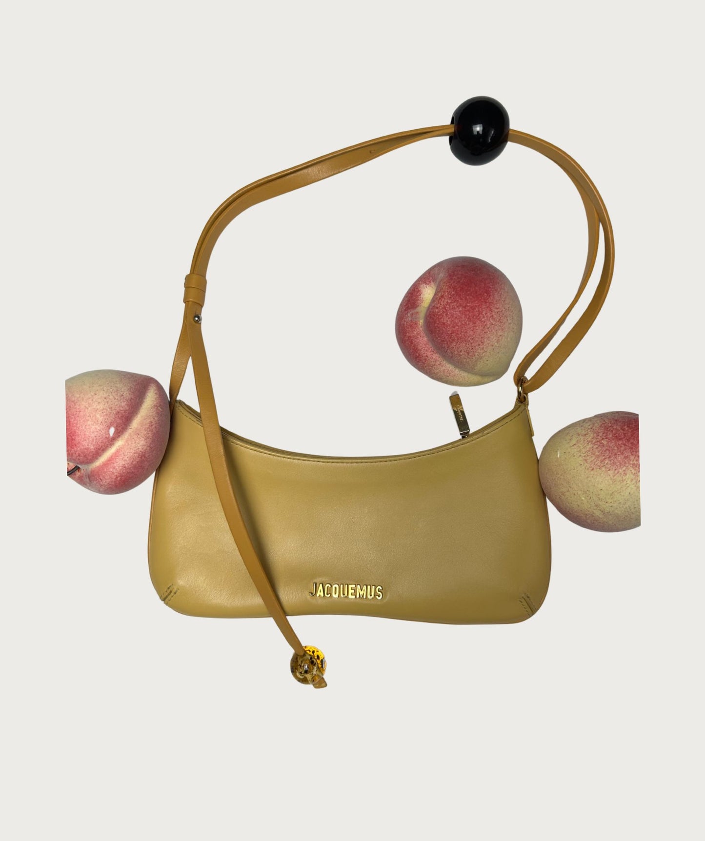Jacquemus the large bison perle (RRP £850) - £15 per day